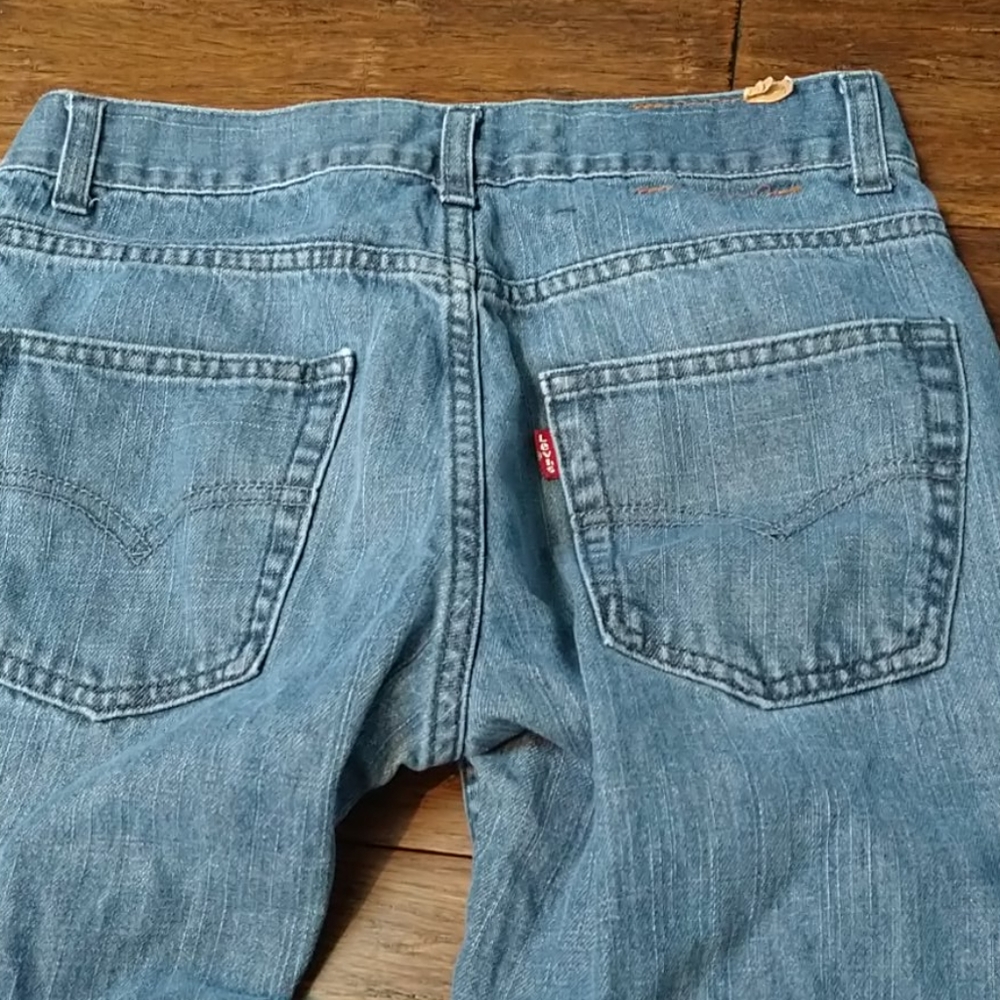 Levis - Picture 3 of 4